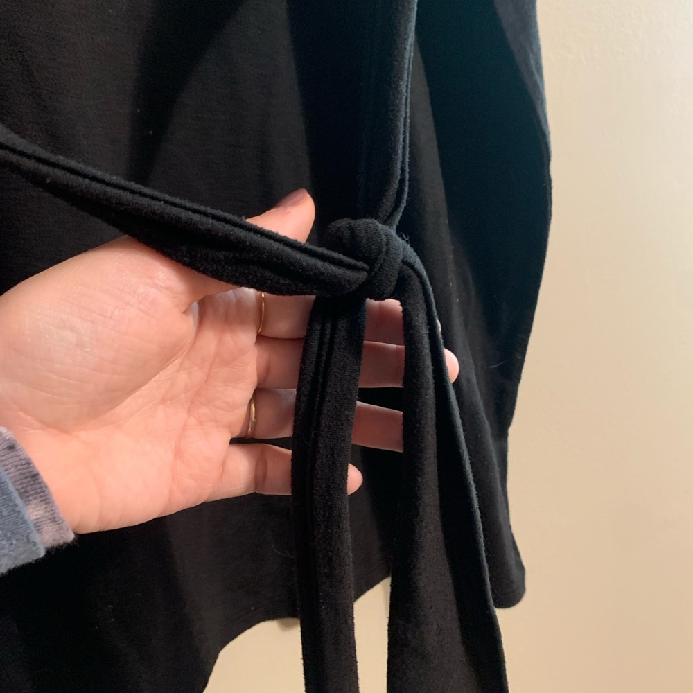 3/$32 42 Pops Size 1X cuffed short-sleeved black tie waist tunic. - Picture 6 of 6